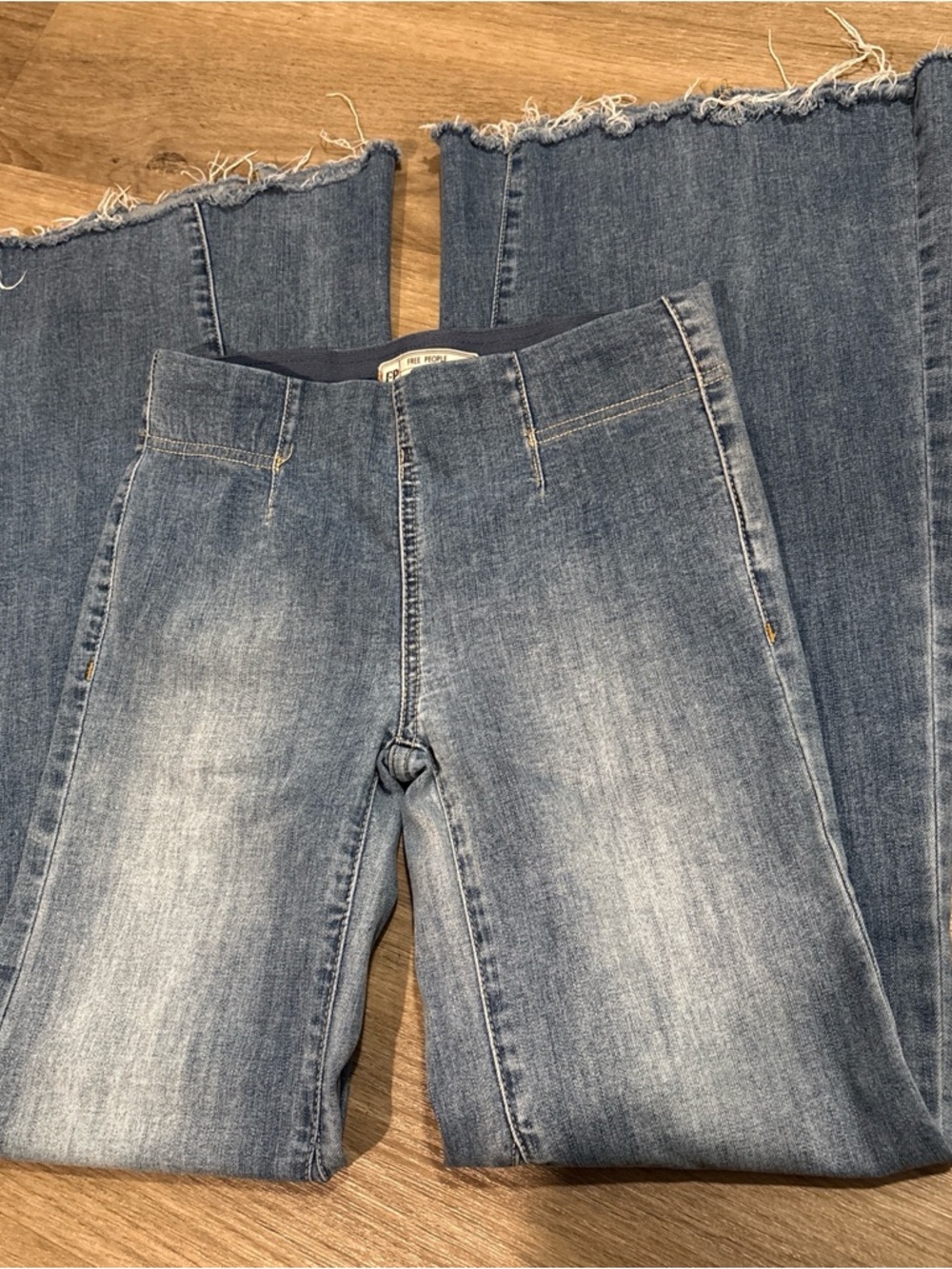Free People Faded Blue Wide Leg Flare Jeans😍😍😍